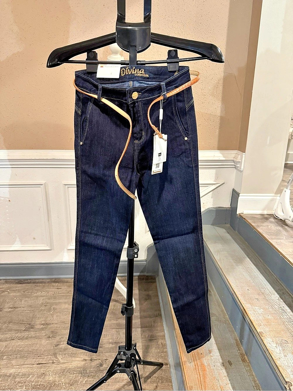 Divina Colombian Shaping Jeans Dark Wash Size 6